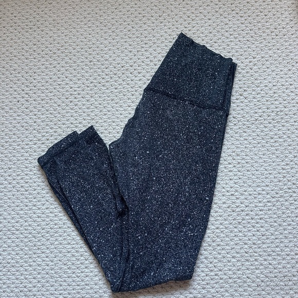 Lululemon Aligns 25” - Picture 1 of 2